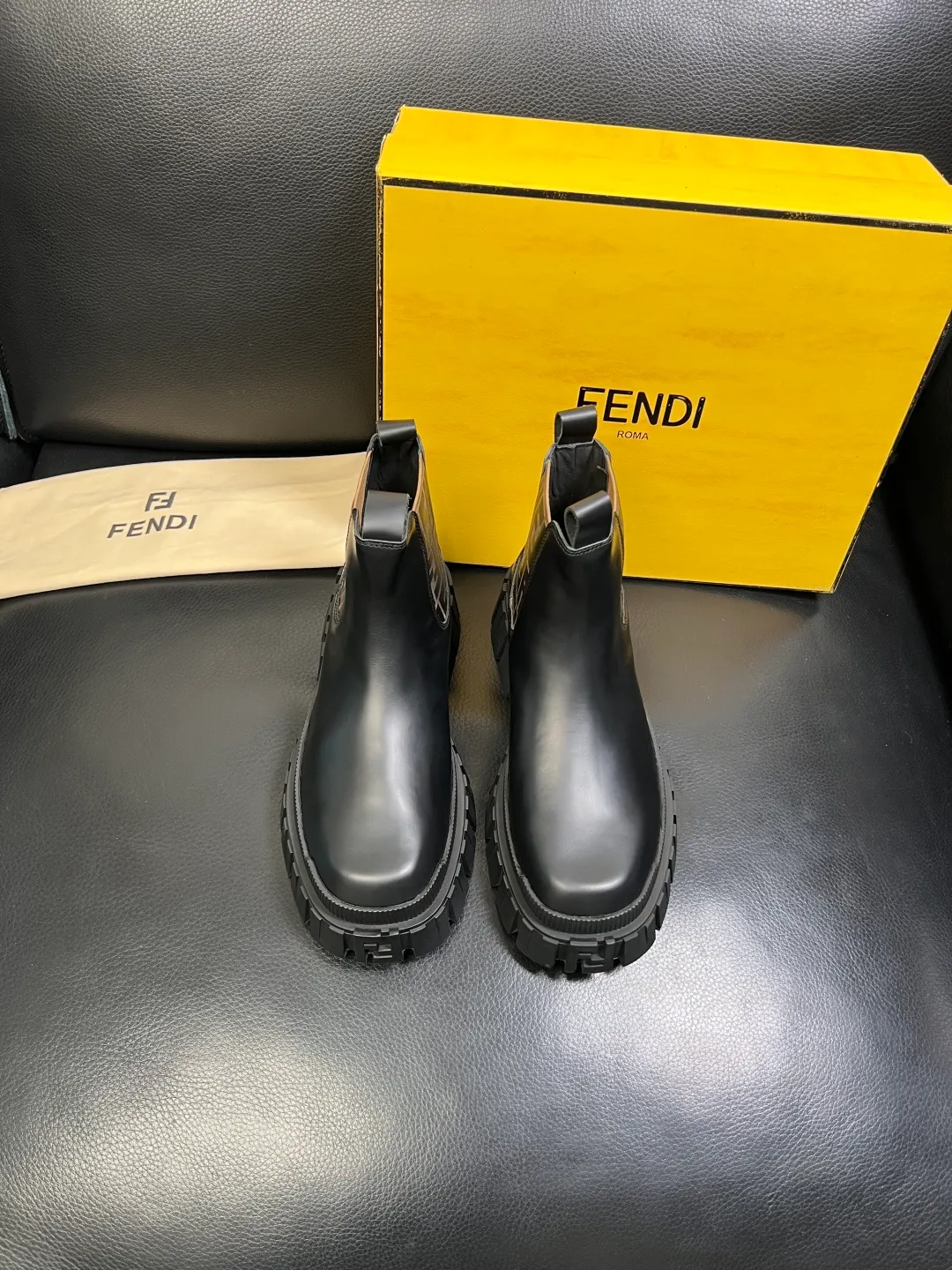 Men's shoes 💰900 FENDI High-quality top craftsmanship, Fendi boots high-top counter synchronization, original factory configuration imported Italian cowhide fly-knit fabric, imported cowhide lining, breathable and comfortable, soles: original soles specially provided by the original factory, original factory and single goods are welcome to compare, code number 39-44 (customized 38 45)